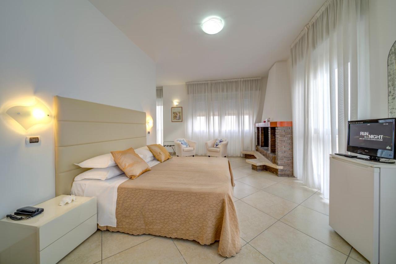 Hotel Carlton Beach Римини Экстерьер фото