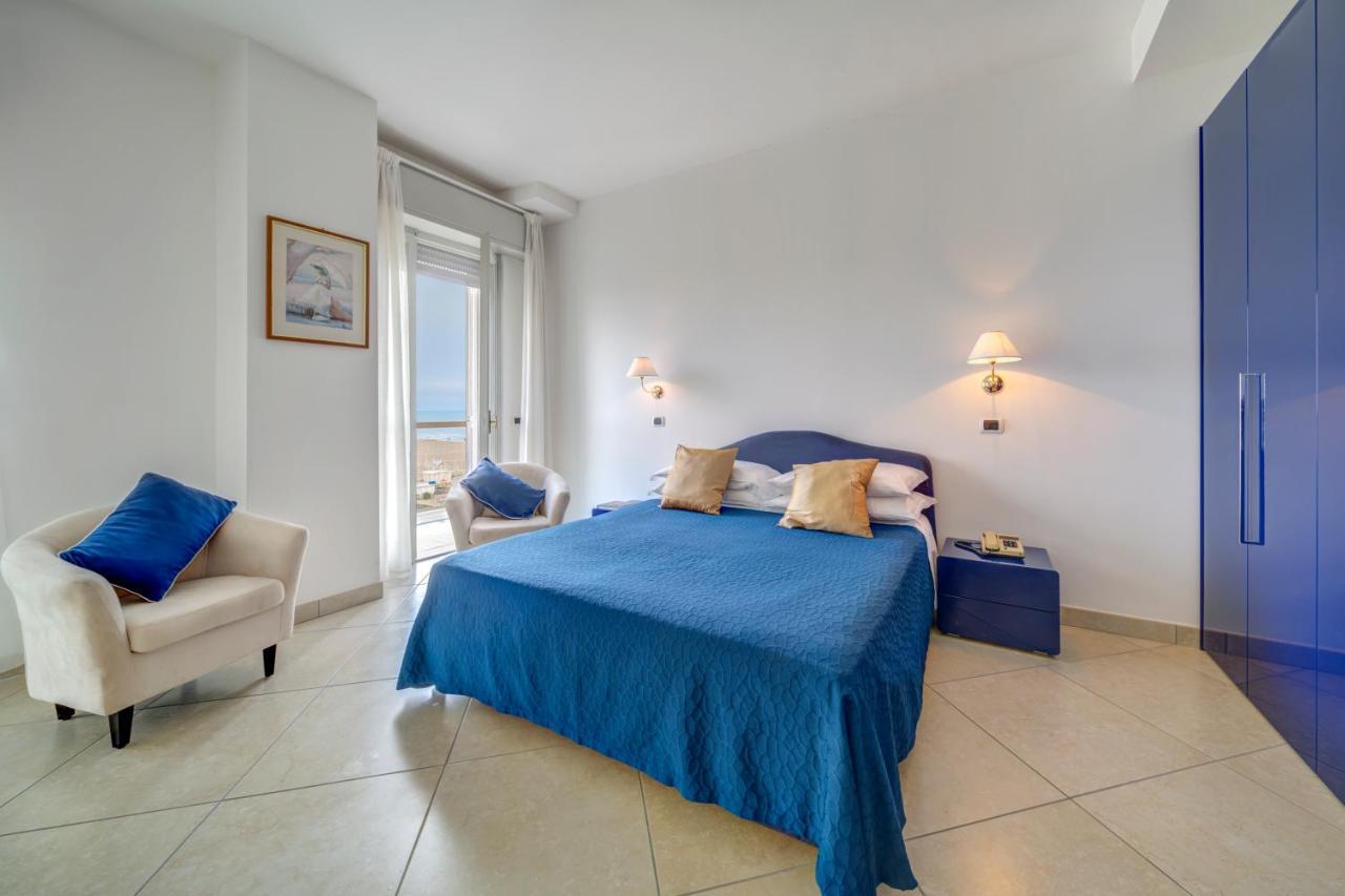 Hotel Carlton Beach Римини Экстерьер фото