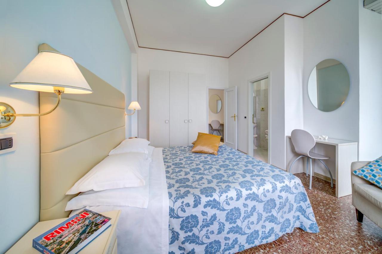 Hotel Carlton Beach Римини Экстерьер фото
