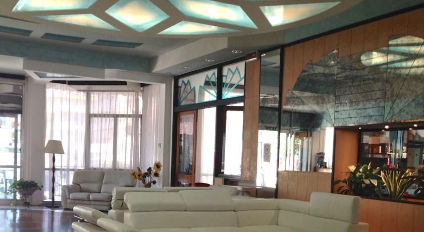 Hotel Carlton Beach Римини Экстерьер фото
