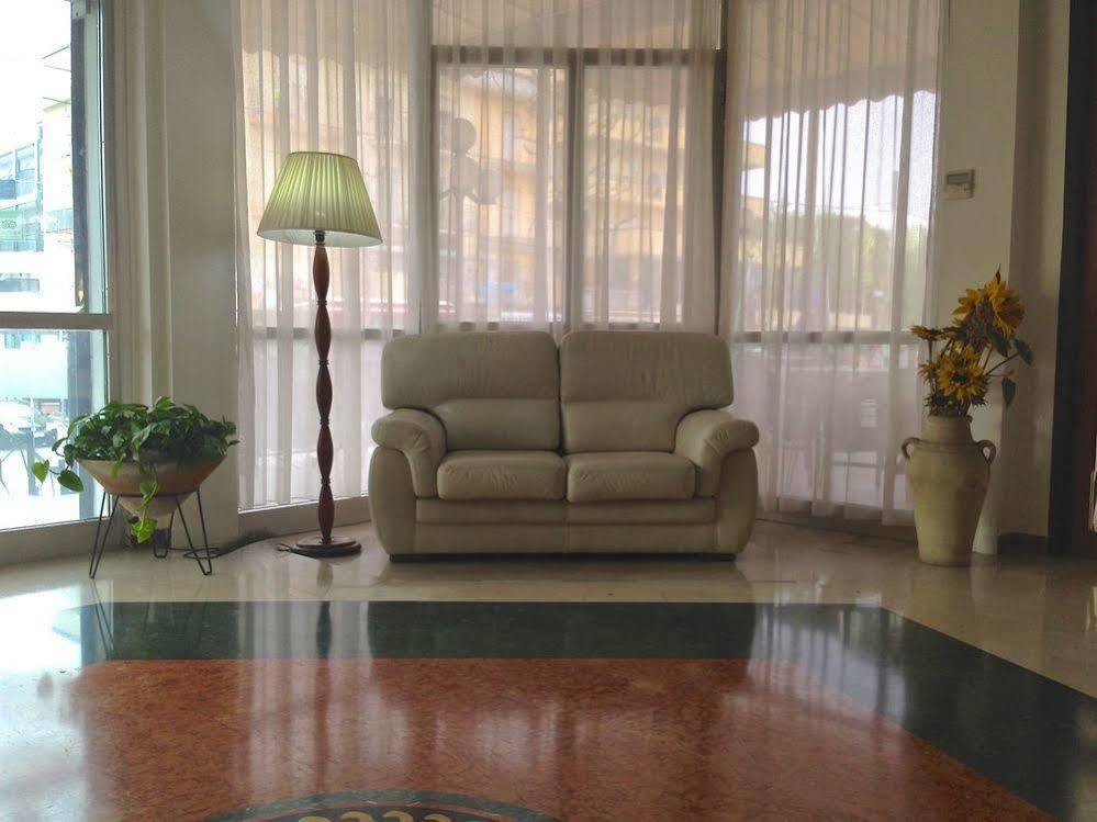 Hotel Carlton Beach Римини Экстерьер фото